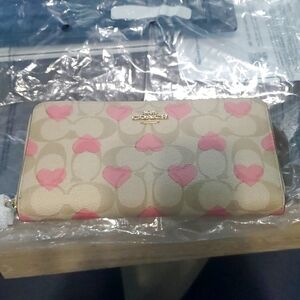 NWT COACH LONG ZIP WALLET HEARTS 💕